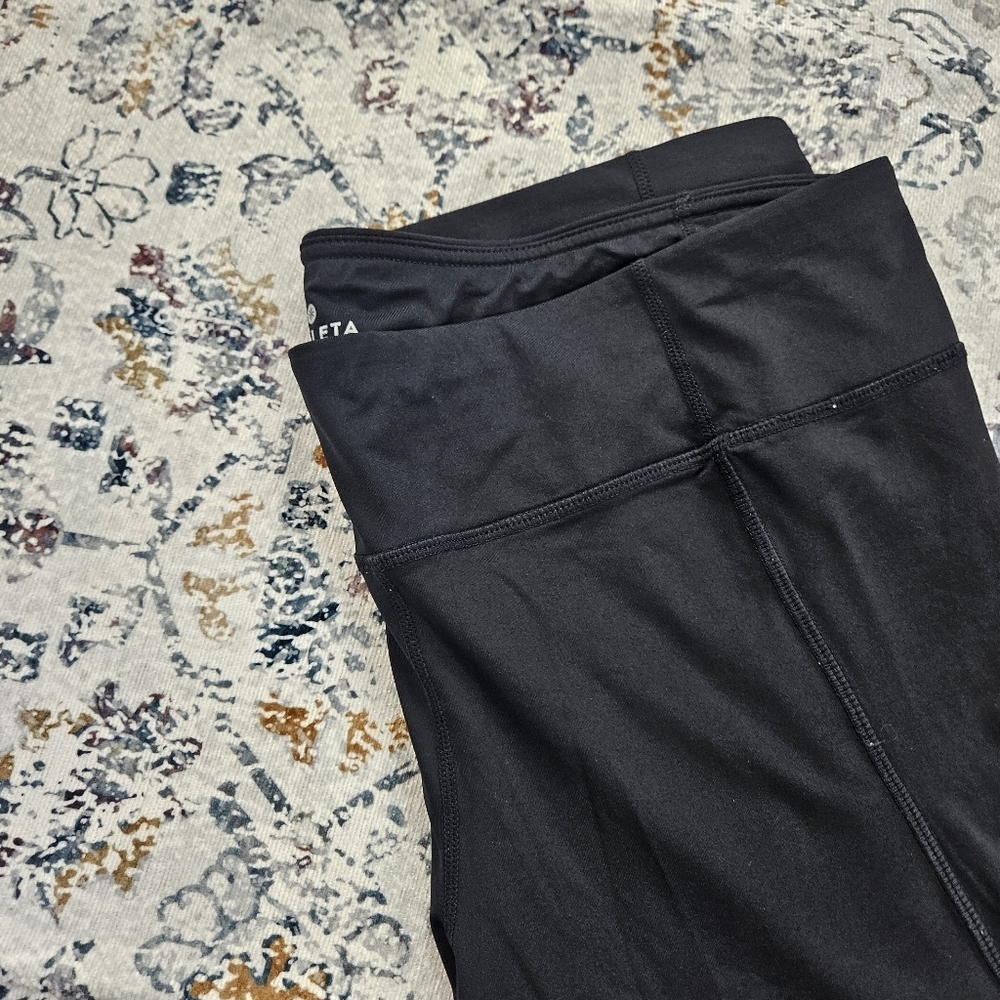 Athleta Solid Black Mind Over Matter Capri Leggin… - image 5